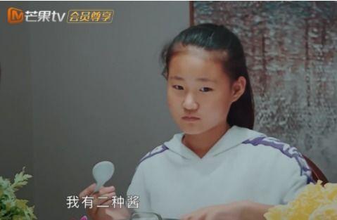 乡下孩子吃瓜的情景,瓜田里的欢乐时光